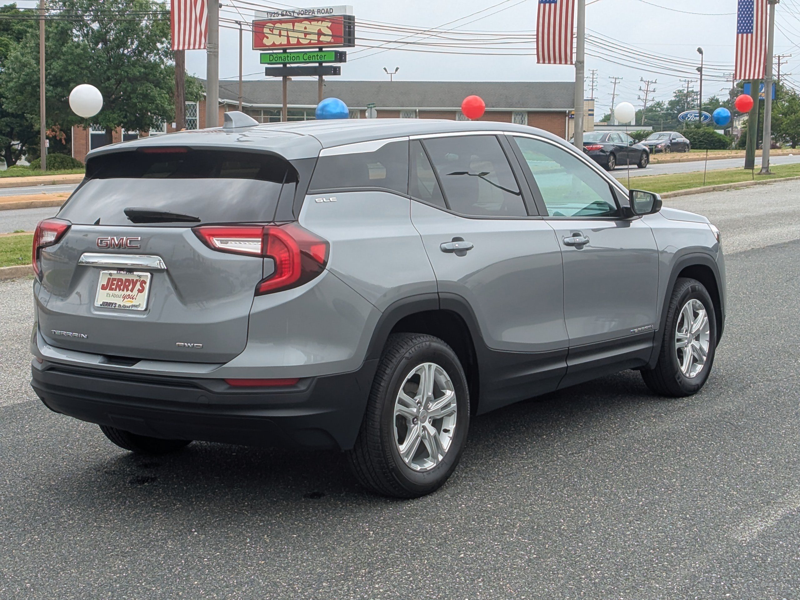 Used 2024 GMC Terrain SLE AWD/4WD image 9