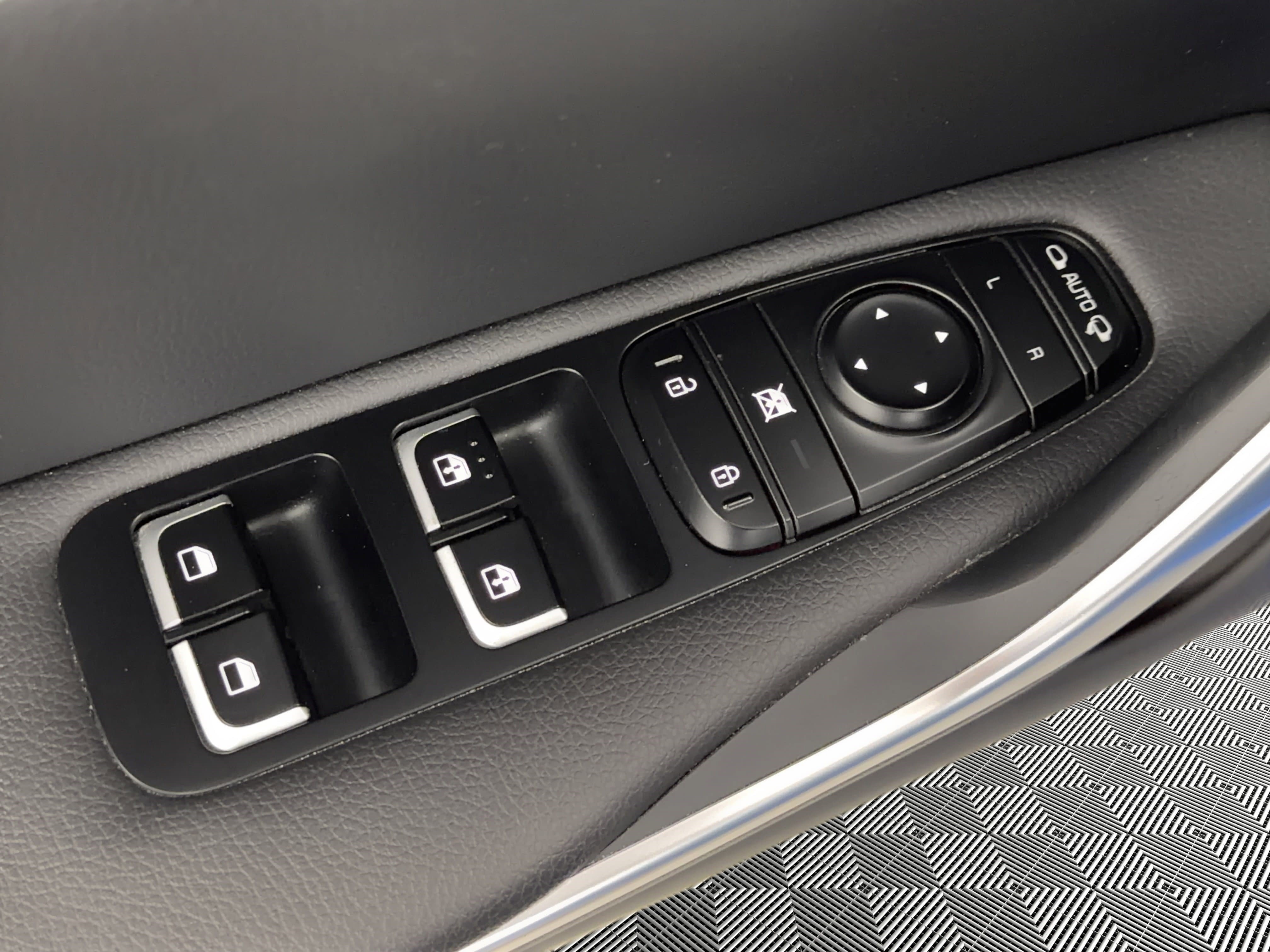 Used 2019 Kia Stinger w/ Sun & Sound Package RWD image 15
