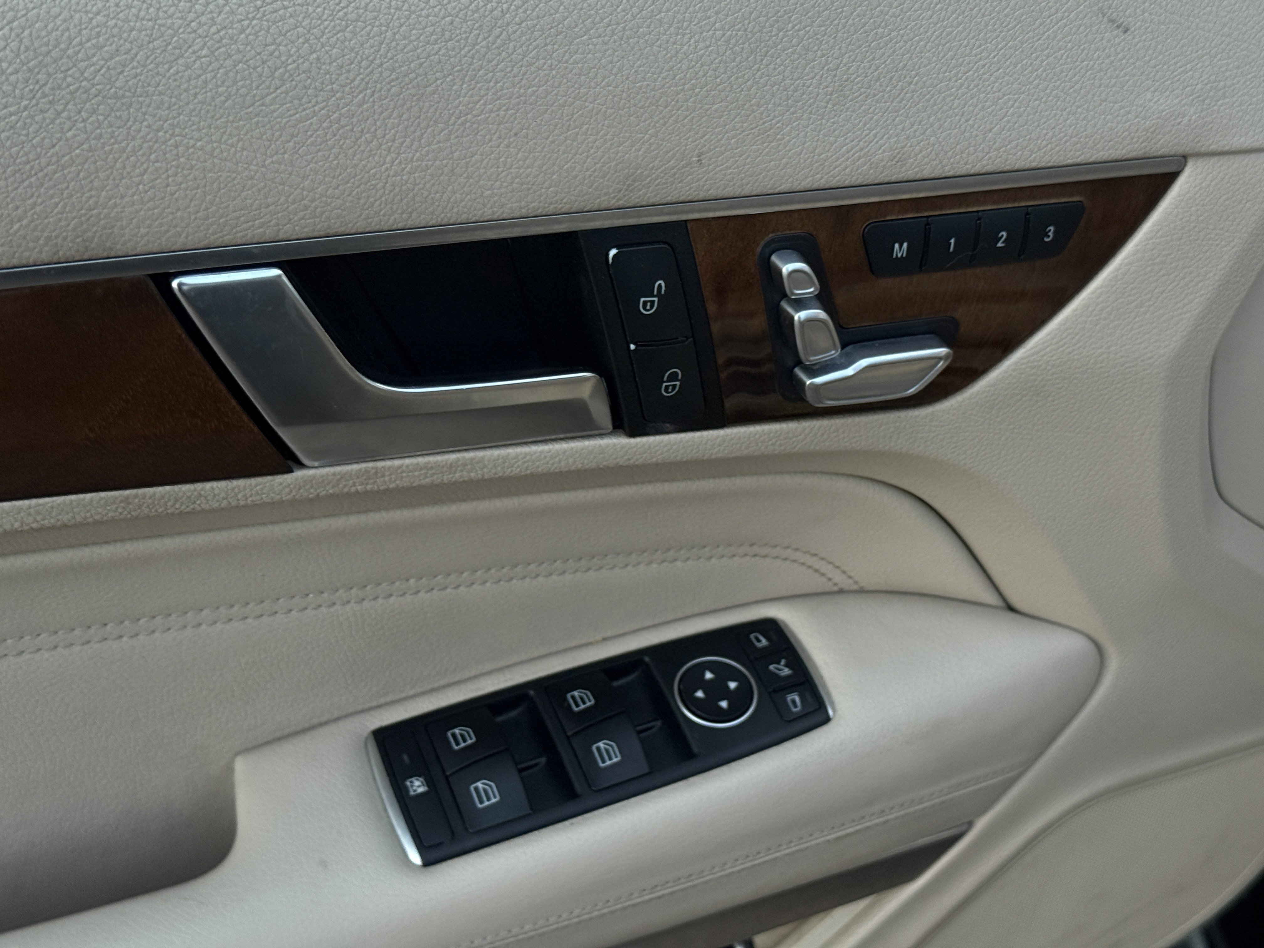 Used 2016 Mercedes-Benz E 550 Cabriolet w/ Premium 2 Package image 28