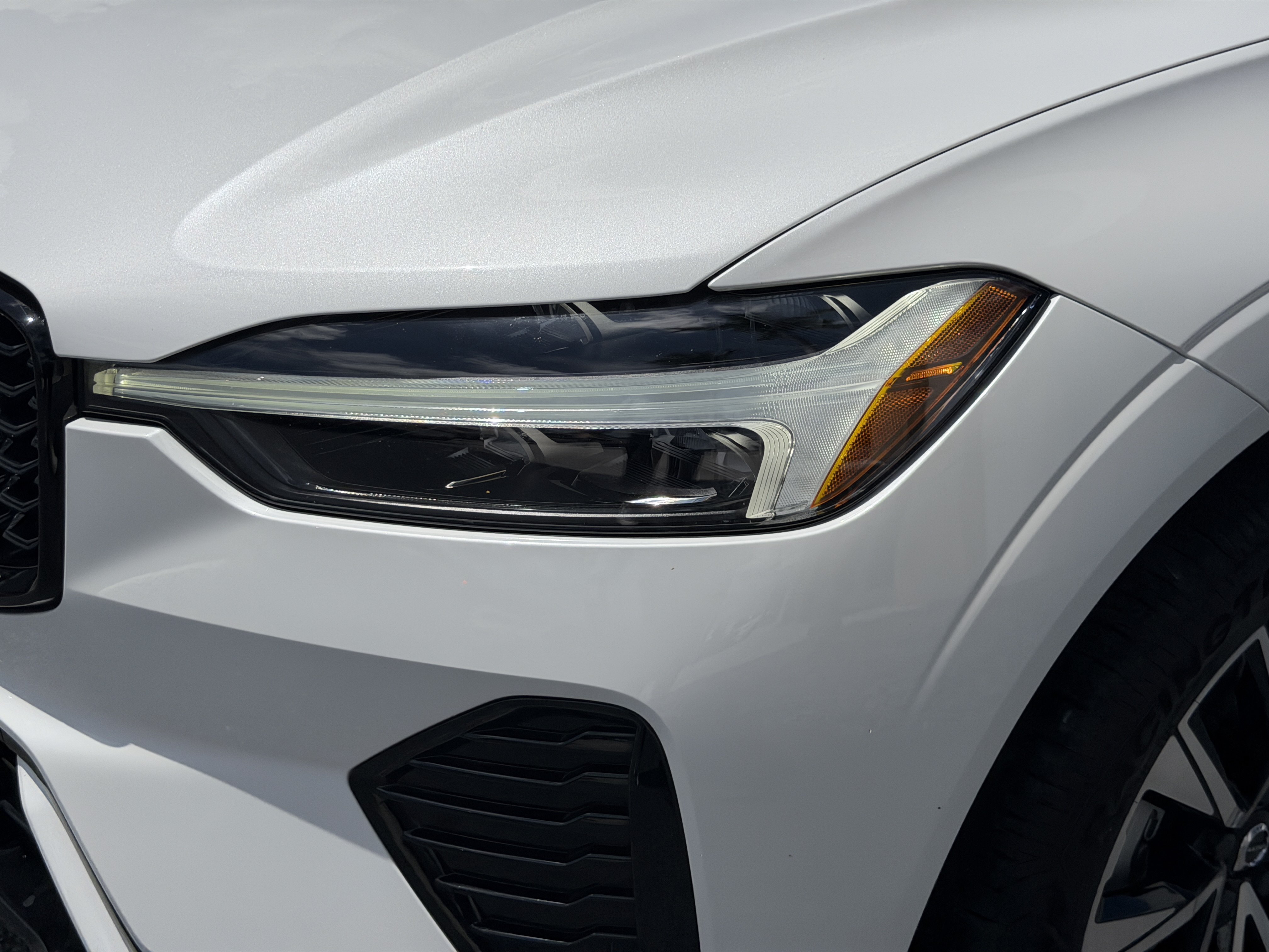 Certified 2024 Volvo XC60 B5 Core AWD/4WD image 8
