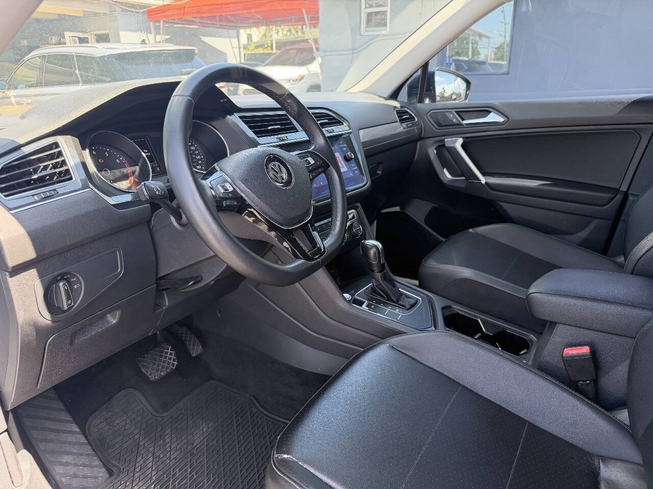 Used 2020 Volkswagen Tiguan SE FWD image 13