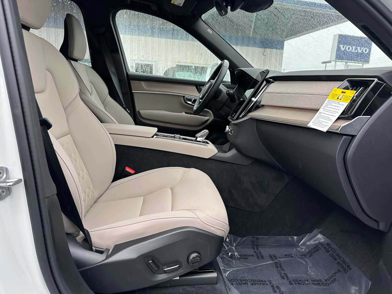 Used 2025 Volvo XC90 B6 Plus w/ Protection Package Premier AWD/4WD image 10
