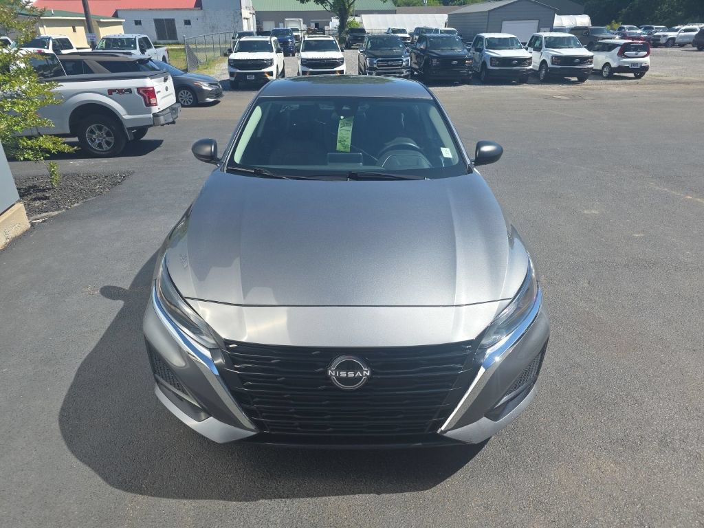 Used 2025 Nissan Altima 2.5 SV FWD image 4