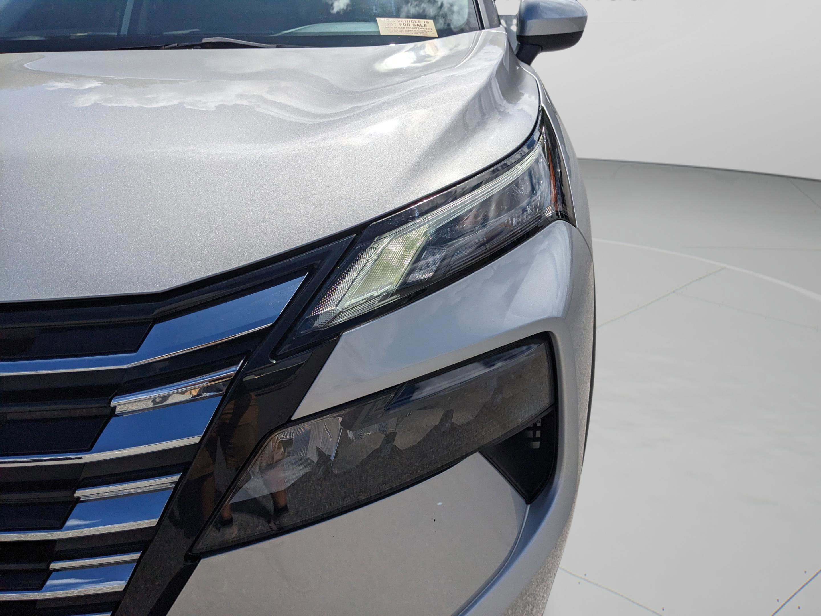 Used 2024 Nissan Rogue SV image 10