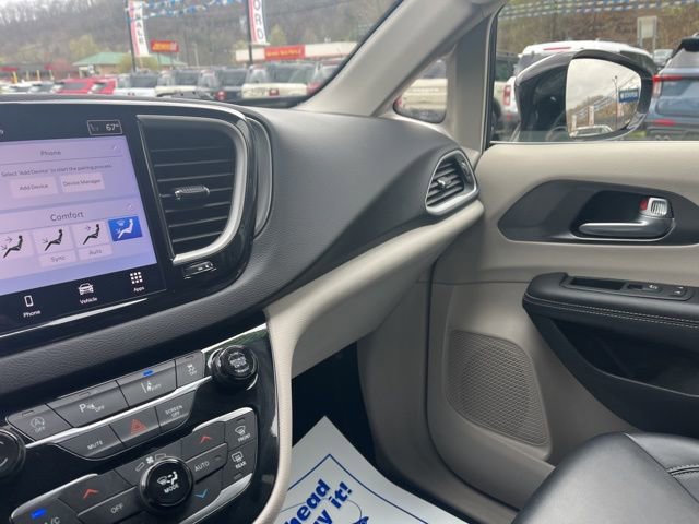 Used 2024 Chrysler Pacifica Touring-L image 35