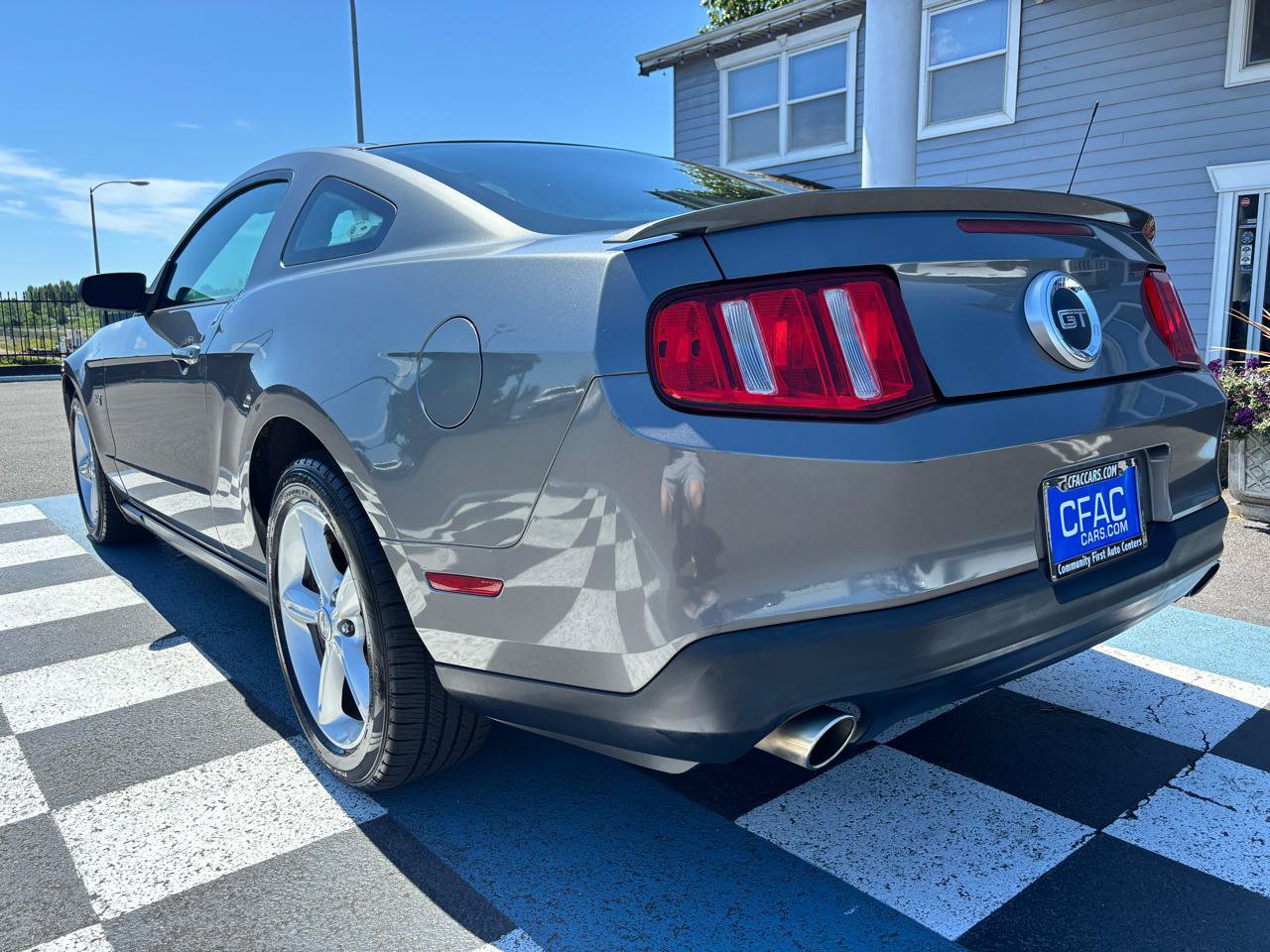 Used 2010 Ford Mustang GT RWD image 4