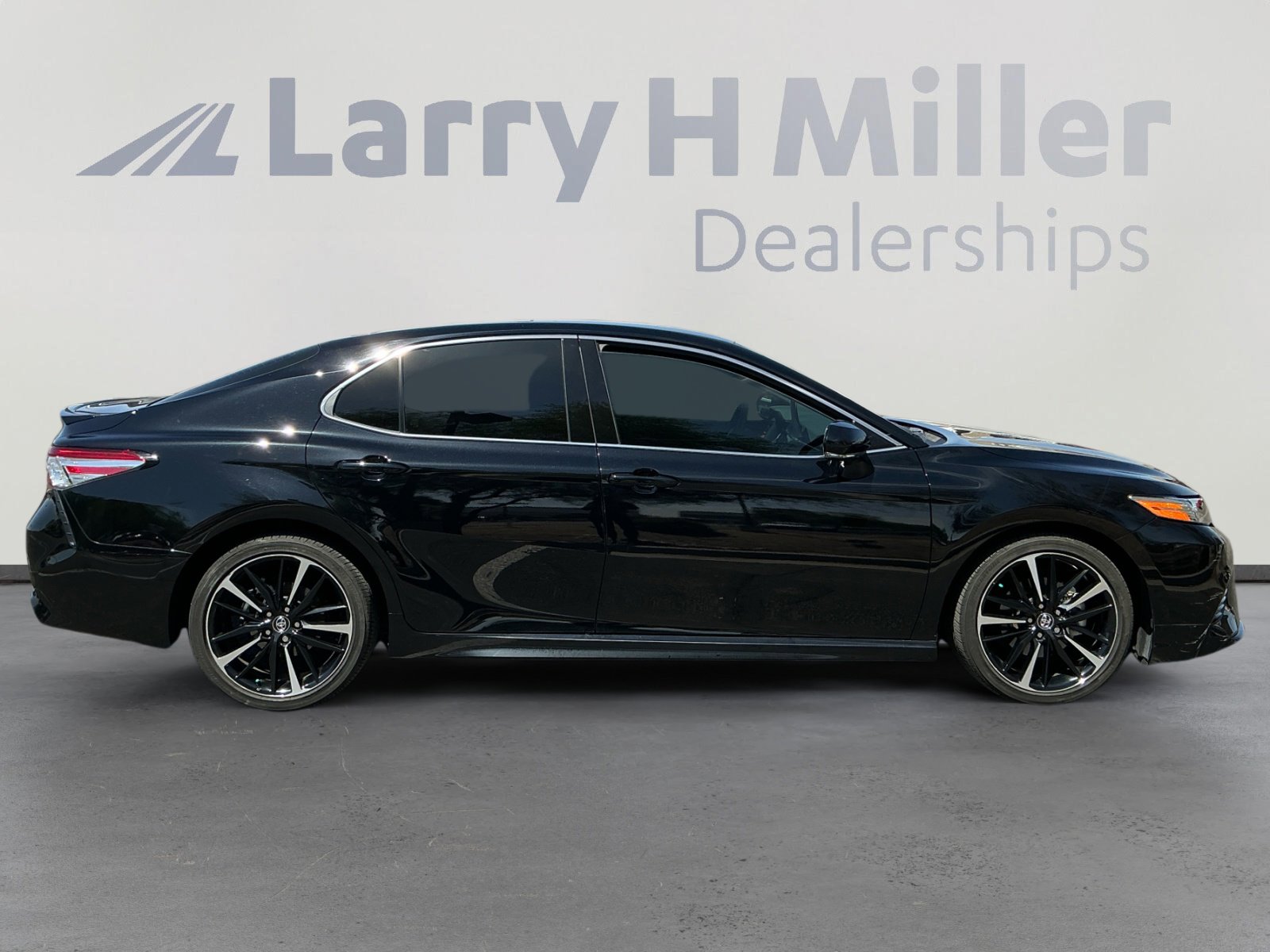 Used 2020 Toyota Camry XSE w/ Carpet Mat Package FWD image 6