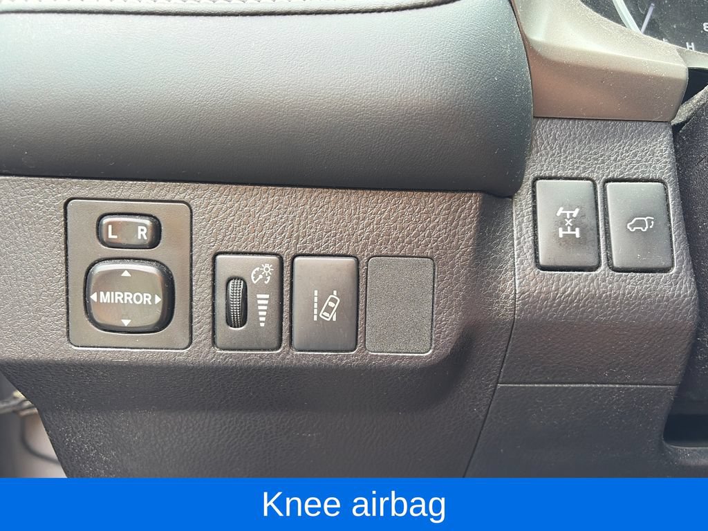 Used 2018 Toyota RAV4 XLE AWD/4WD image 19