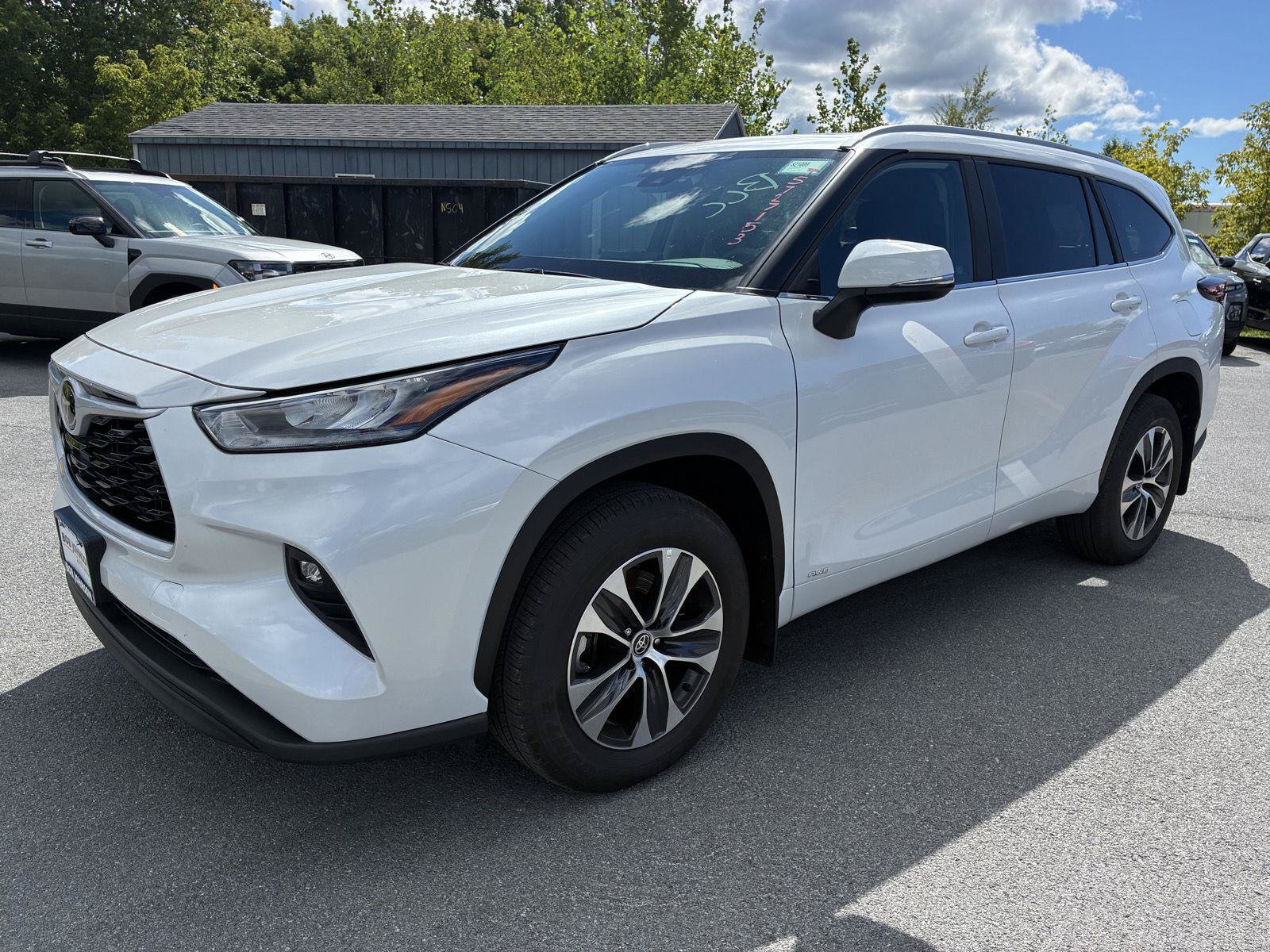 Used 2026 Toyota Highlander XLE AWD/4WD image 3