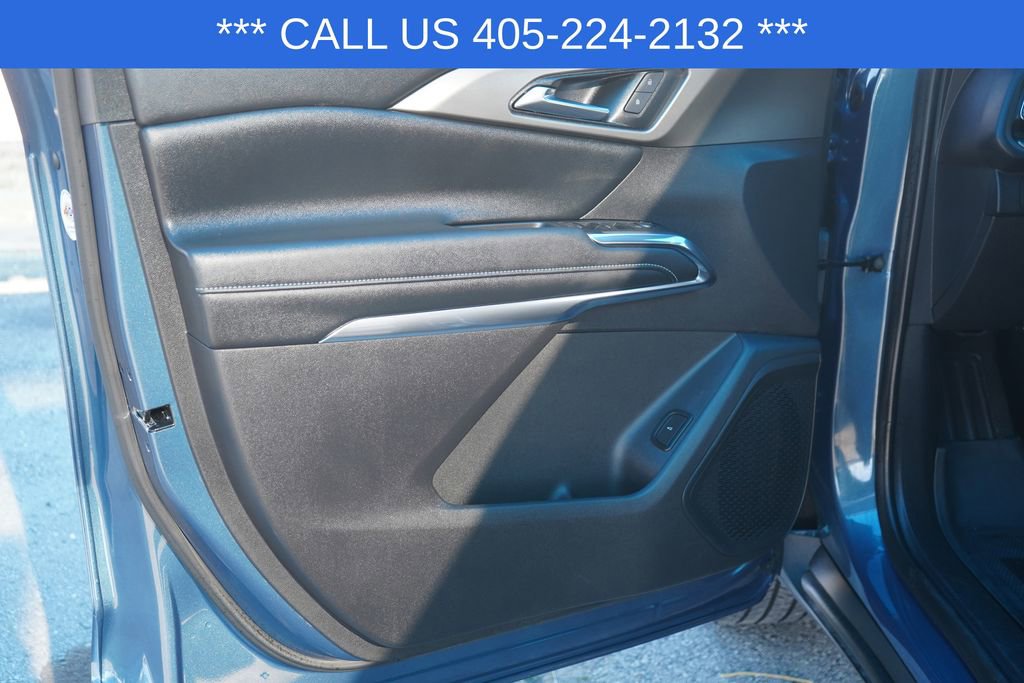 Used 2025 Chevrolet Traverse LT image 16