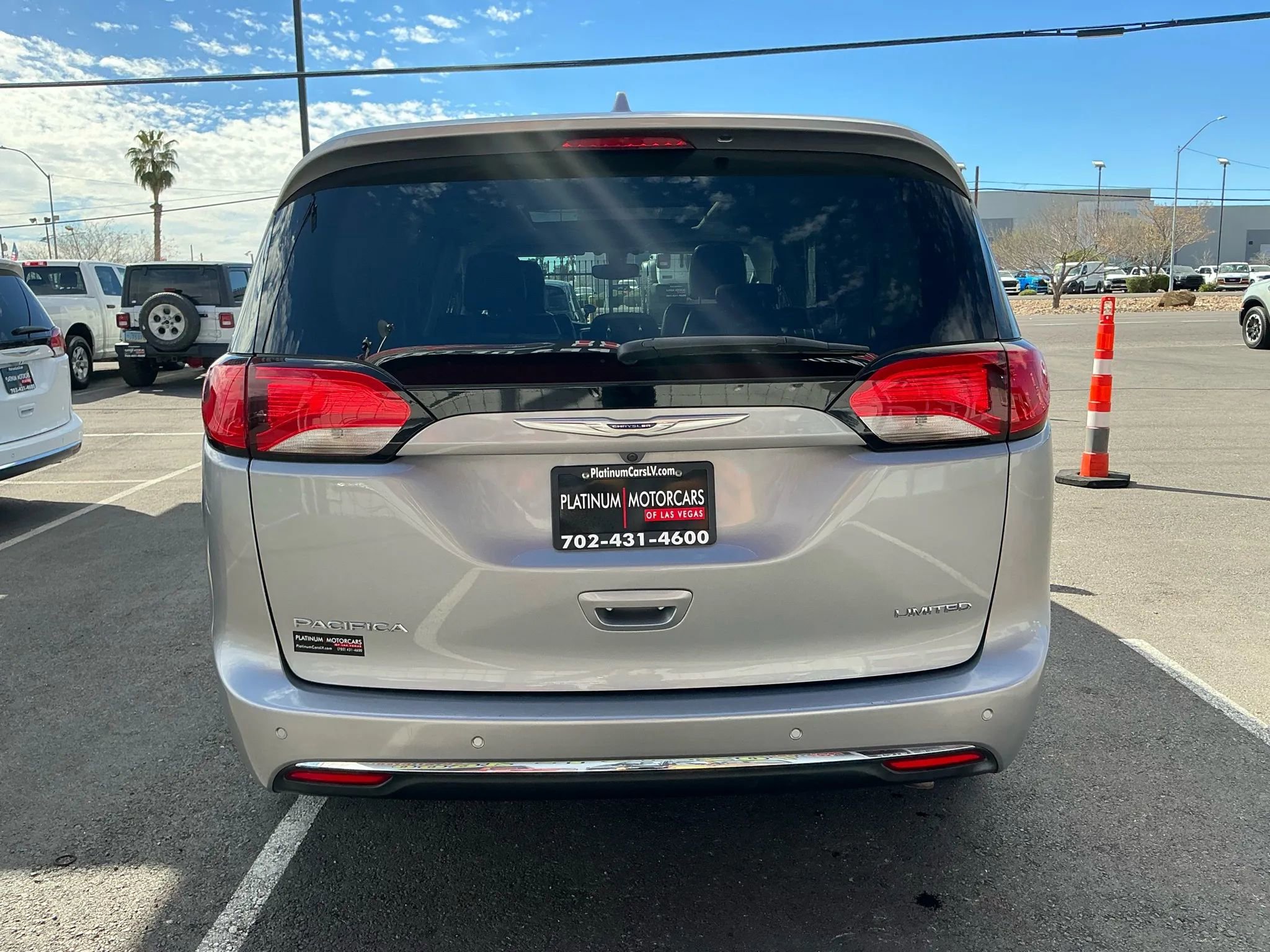 Used 2020 Chrysler Pacifica Limited FWD image 14