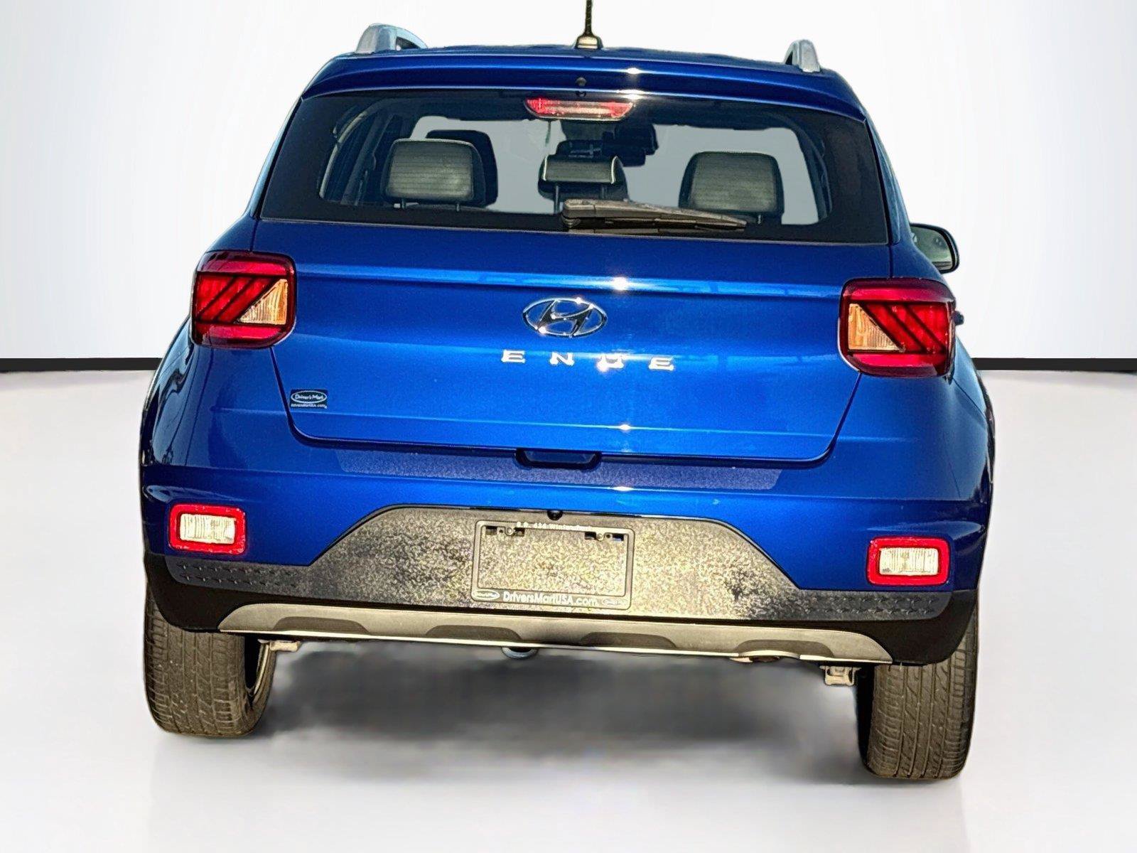 Used 2023 Hyundai Venue Limited FWD image 6