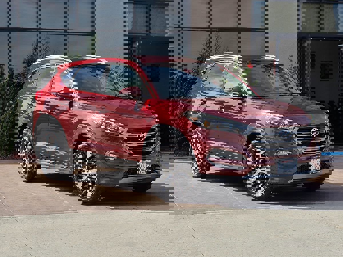 Used 2016 Hyundai Tucson Sport image 3