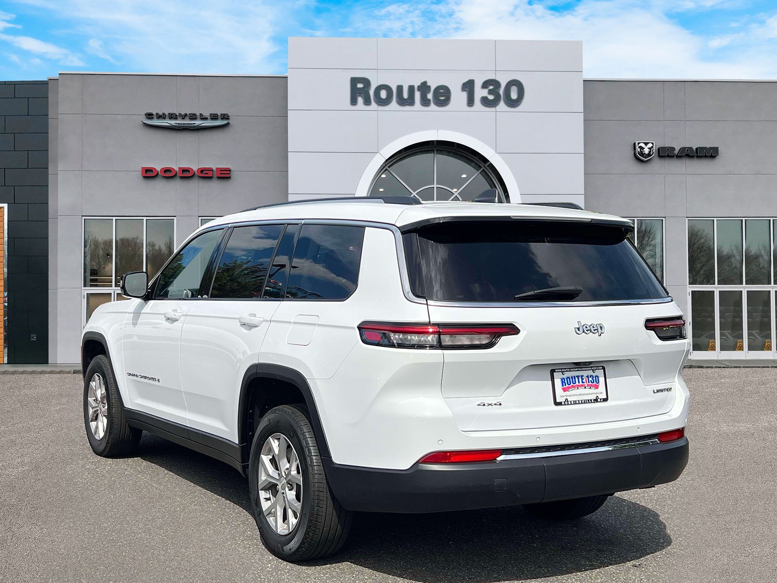 Used 2023 Jeep Grand Cherokee L Limited AWD/4WD image 3
