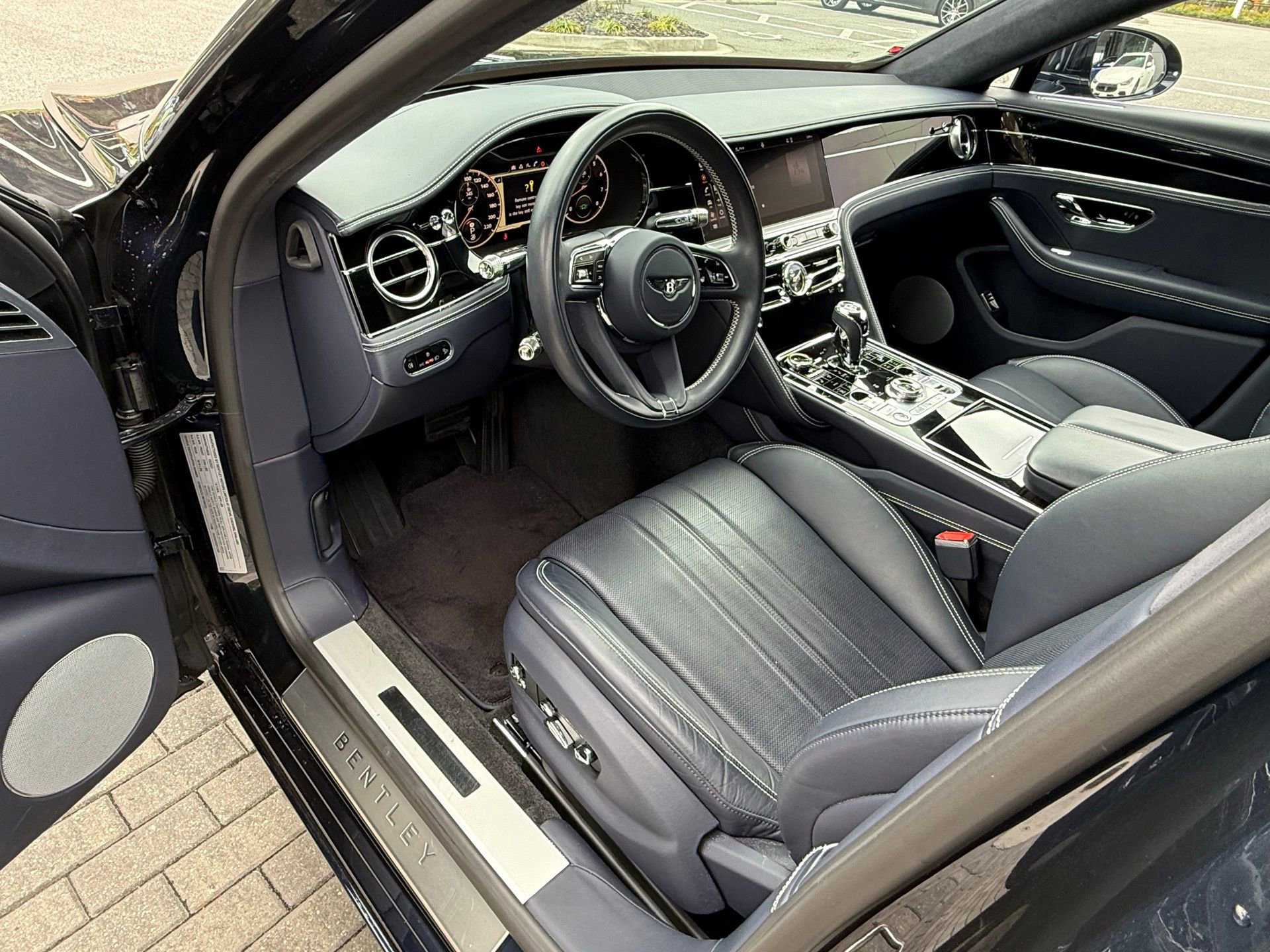 Used 2021 Bentley Flying Spur V8 image 31