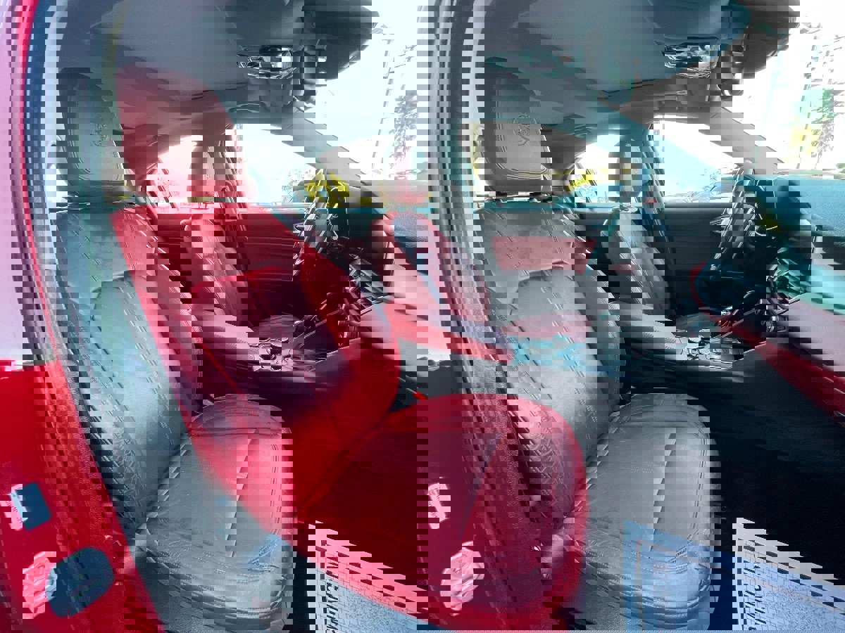 Used 2017 Alfa Romeo Giulia w/ Sport Appearance Package image 13