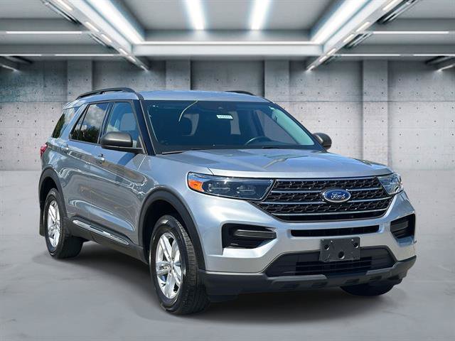 Used 2023 Ford Explorer XLT AWD/4WD image 2