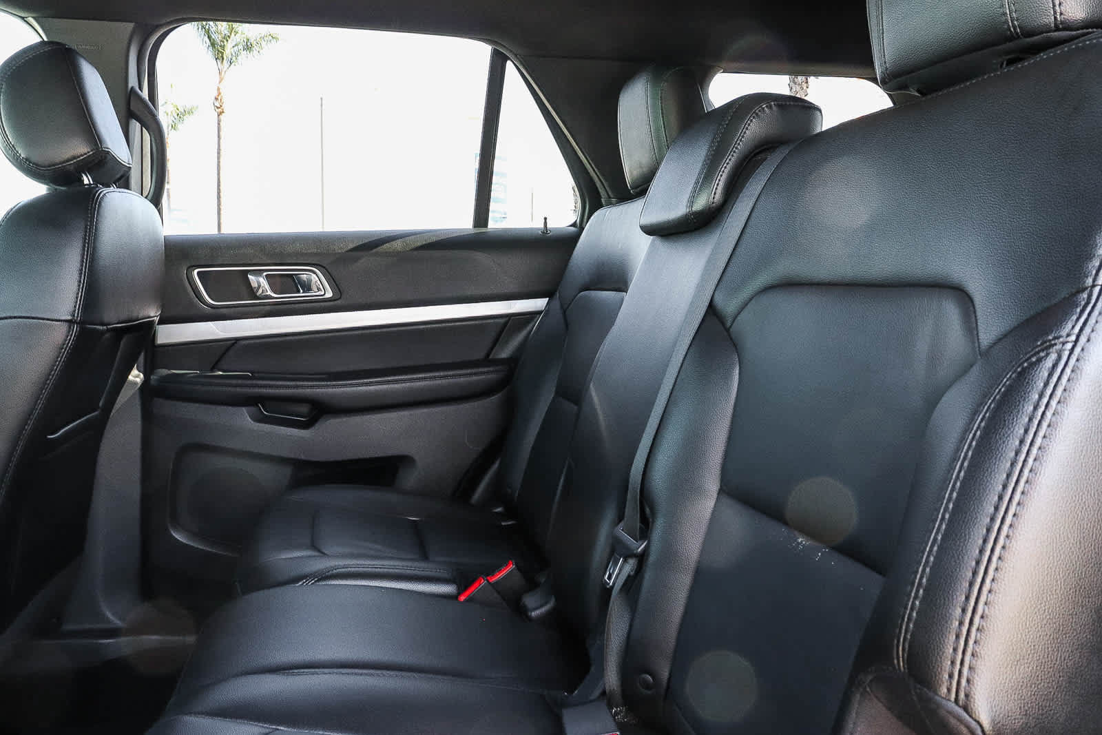 Used 2017 Ford Explorer XLT w/ Equipment Group 202A FWD image 24