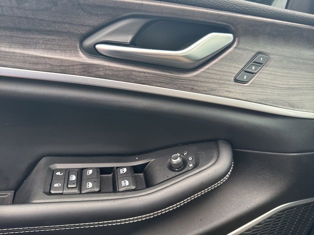 Used 2023 Jeep Grand Cherokee 4WD 4xe image 31