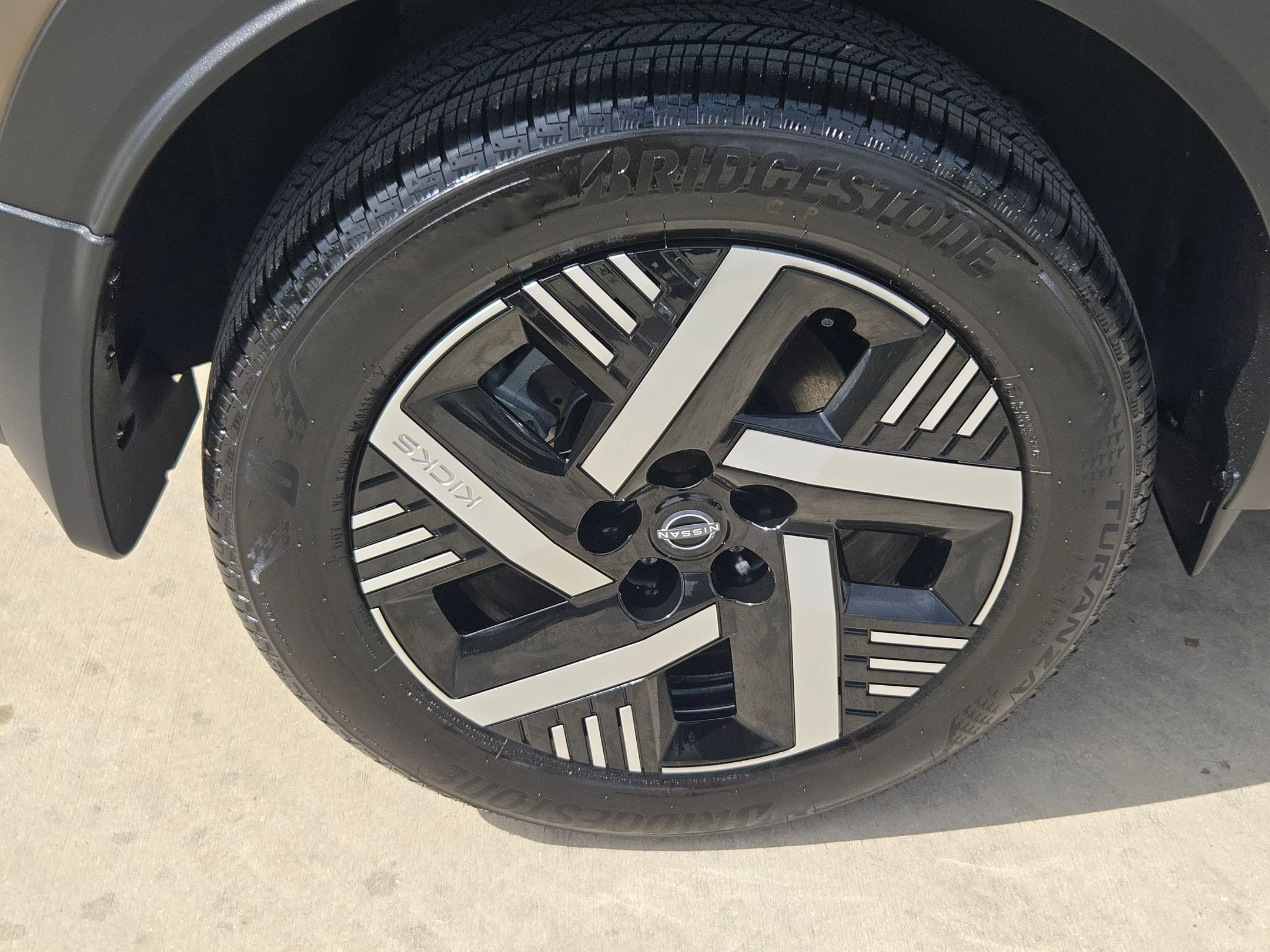 Certified 2025 Nissan Kicks SV FWD image 30
