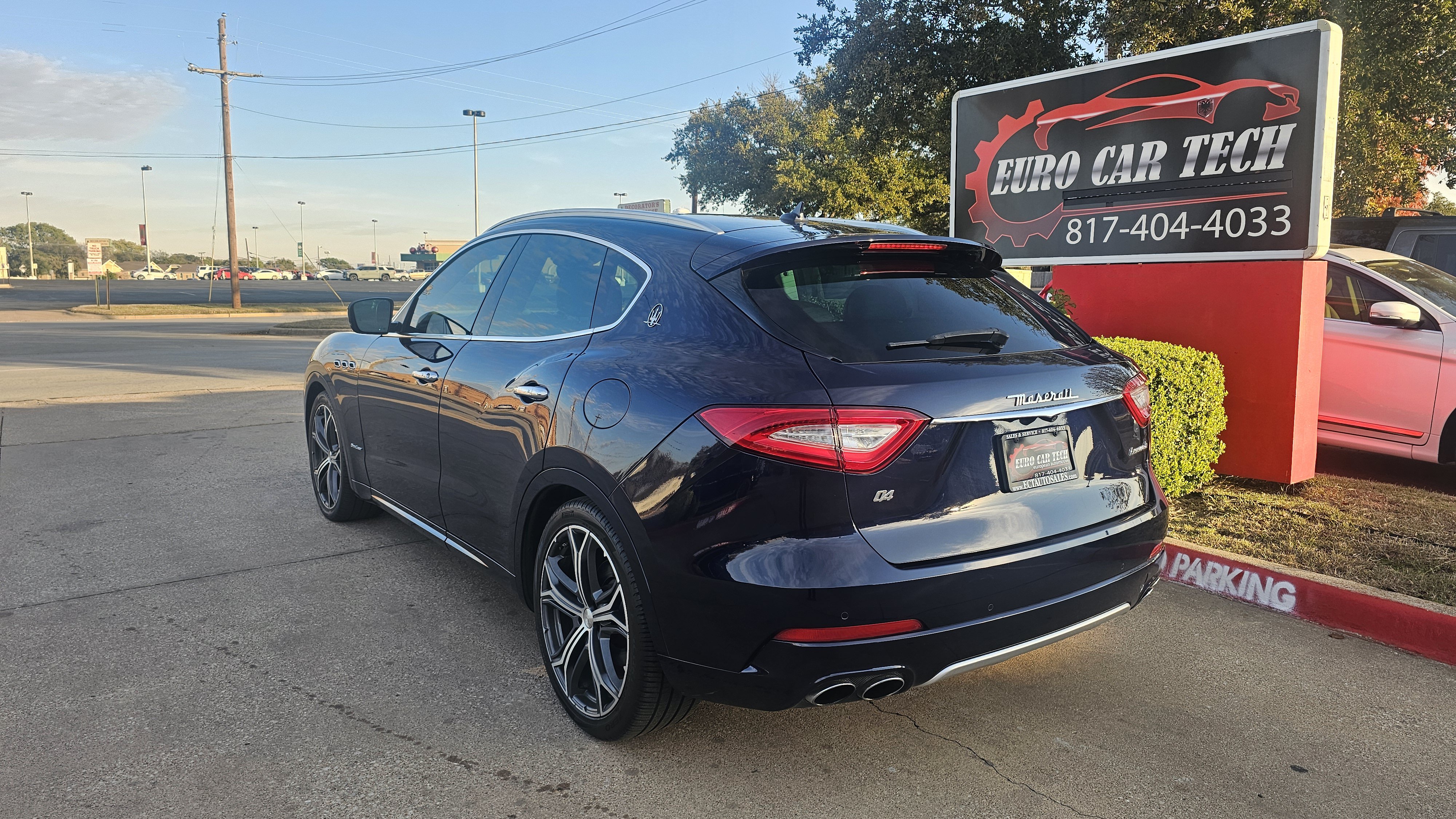 Used 2019 Maserati Levante GranLusso AWD/4WD image 3
