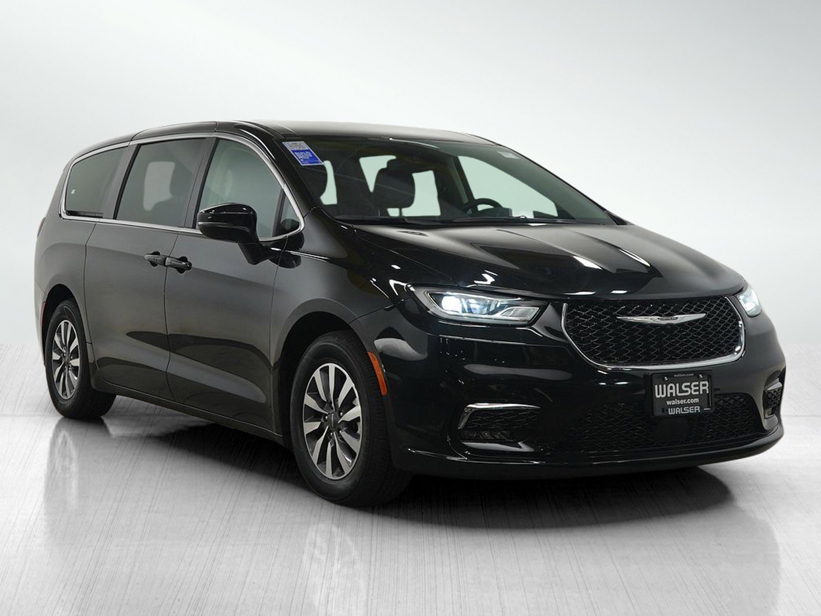 Used 2023 Chrysler Pacifica Touring-L image 7