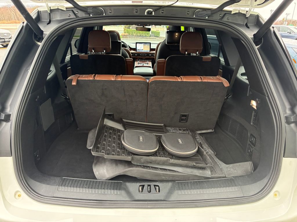 Used 2023 Lincoln Aviator Reserve w/ Equipment Group 201A image 5
