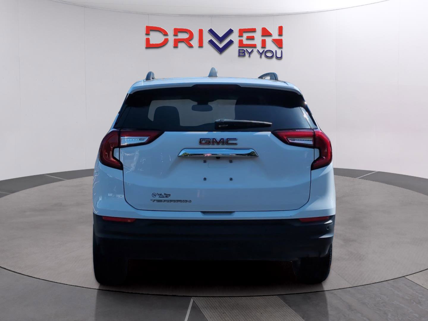 Used 2022 GMC Terrain SLE w/ Driver Convenience Package FWD image 4