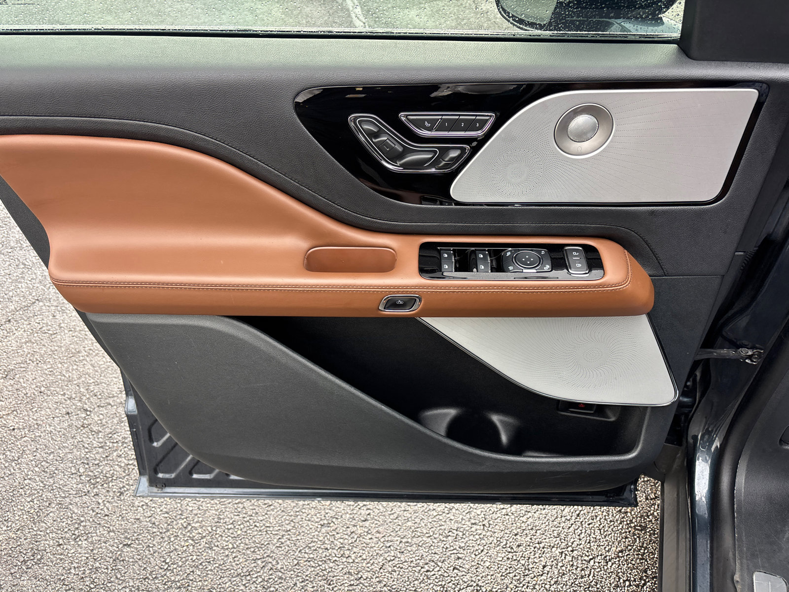 Certified 2023 Lincoln Aviator Reserve w/ Equipment Group 201A image 11