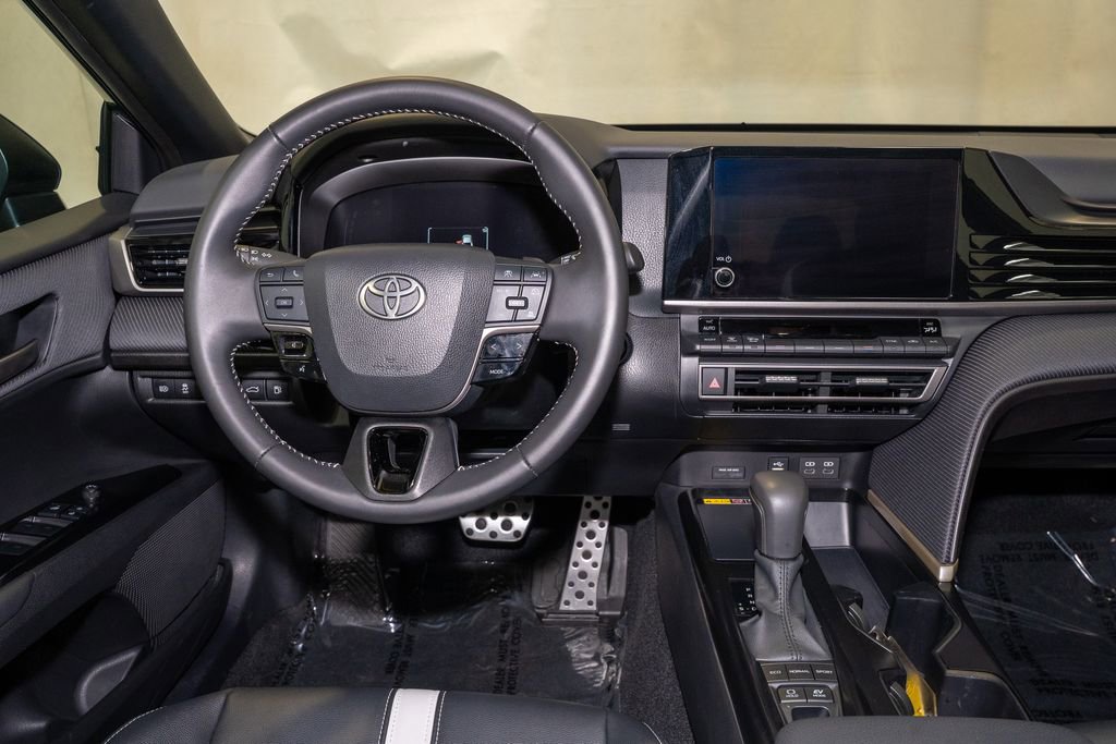 Used 2025 Toyota Camry SE image 6