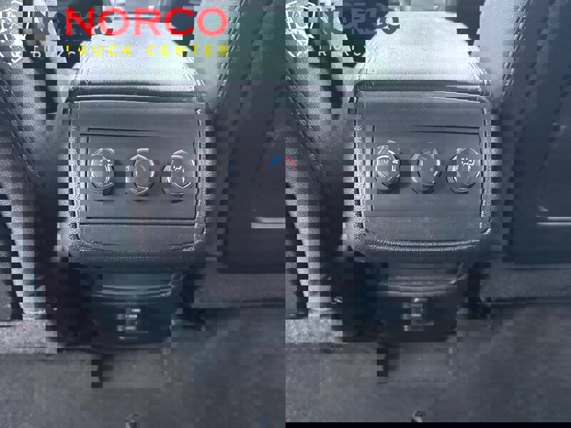 Used 2015 GMC Acadia SLE image 16