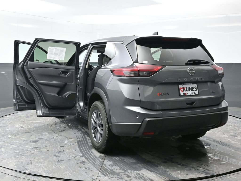 Used 2024 Nissan Rogue S image 61