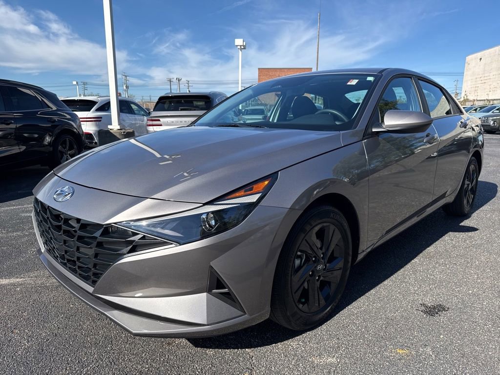 Used 2023 Hyundai Elantra SEL image 9