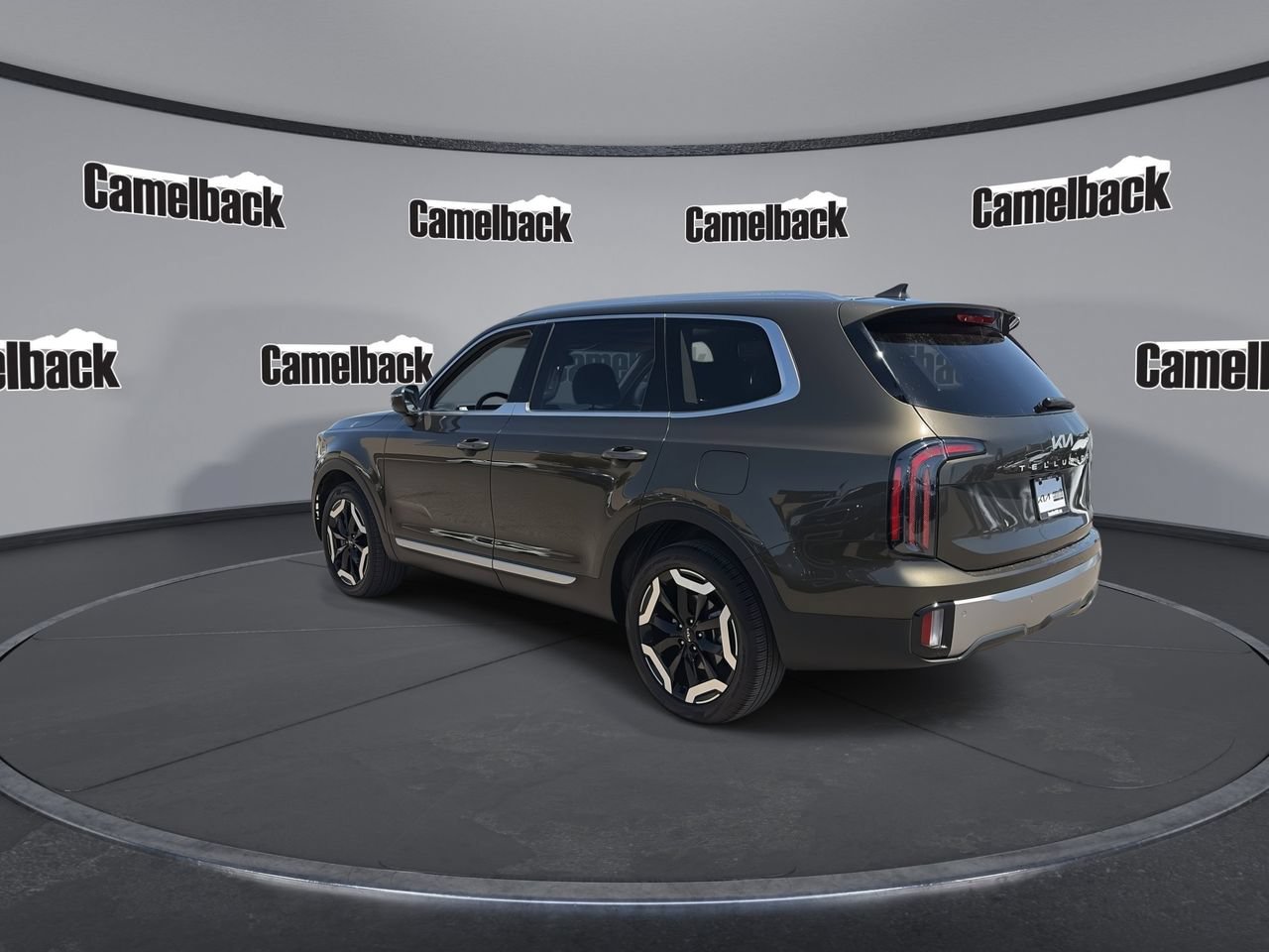 Certified 2025 Kia Telluride EX w/ EX Captain's Chair Package FWD image 5