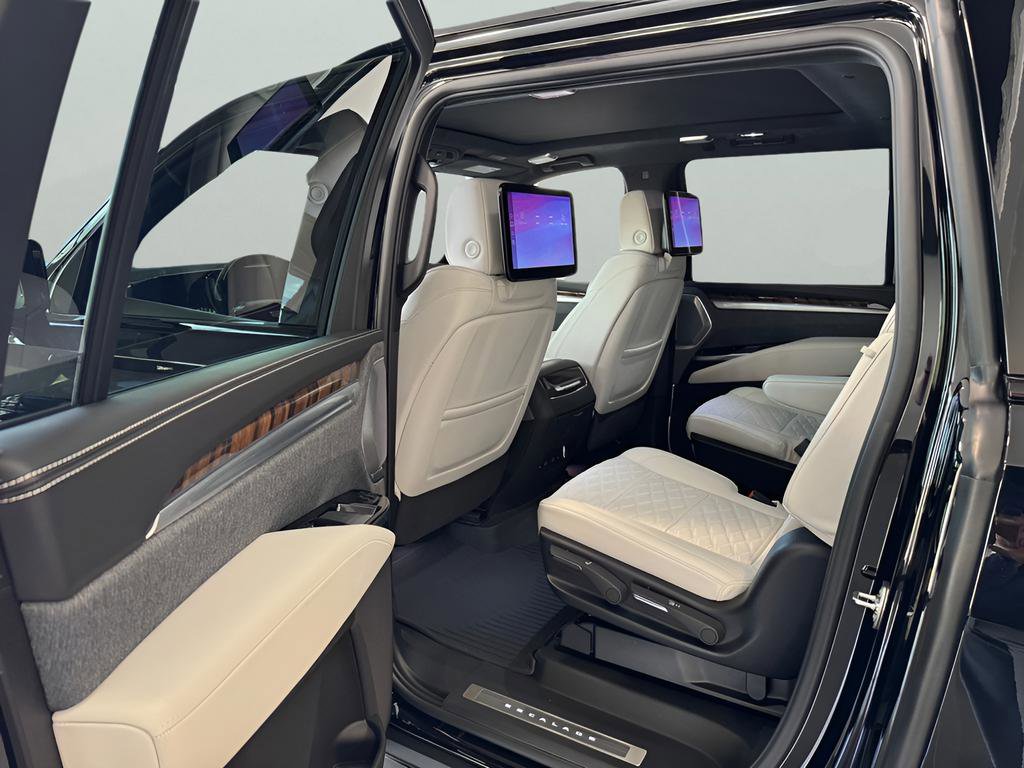 New 2026 Cadillac Escalade ESV Platinum Sport w/ LPO, ONYX Package AWD/4WD image 12