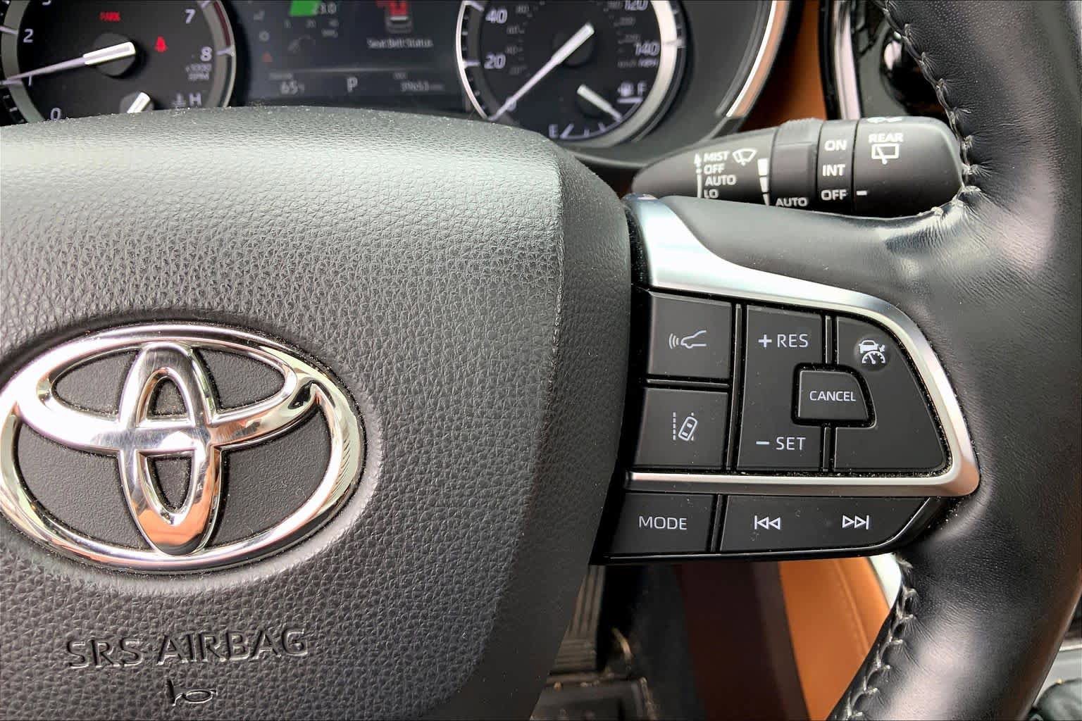 Used 2021 Toyota Highlander Platinum AWD/4WD image 25