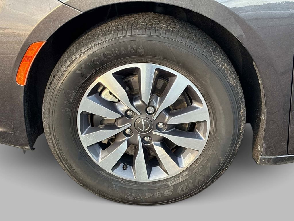 Used 2022 Chrysler Pacifica Touring-L FWD image 15