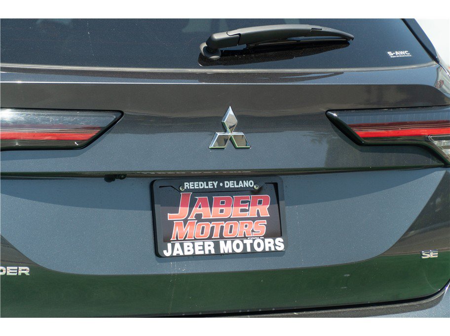 Used 2025 Mitsubishi Outlander AWD image 29