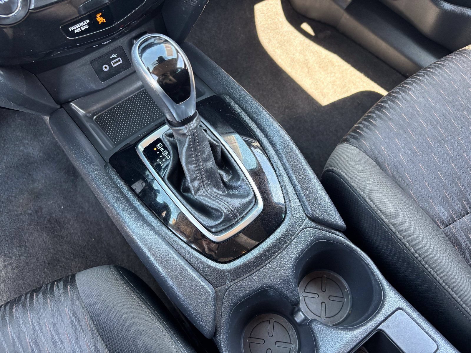 Used 2020 Nissan Rogue S FWD image 25