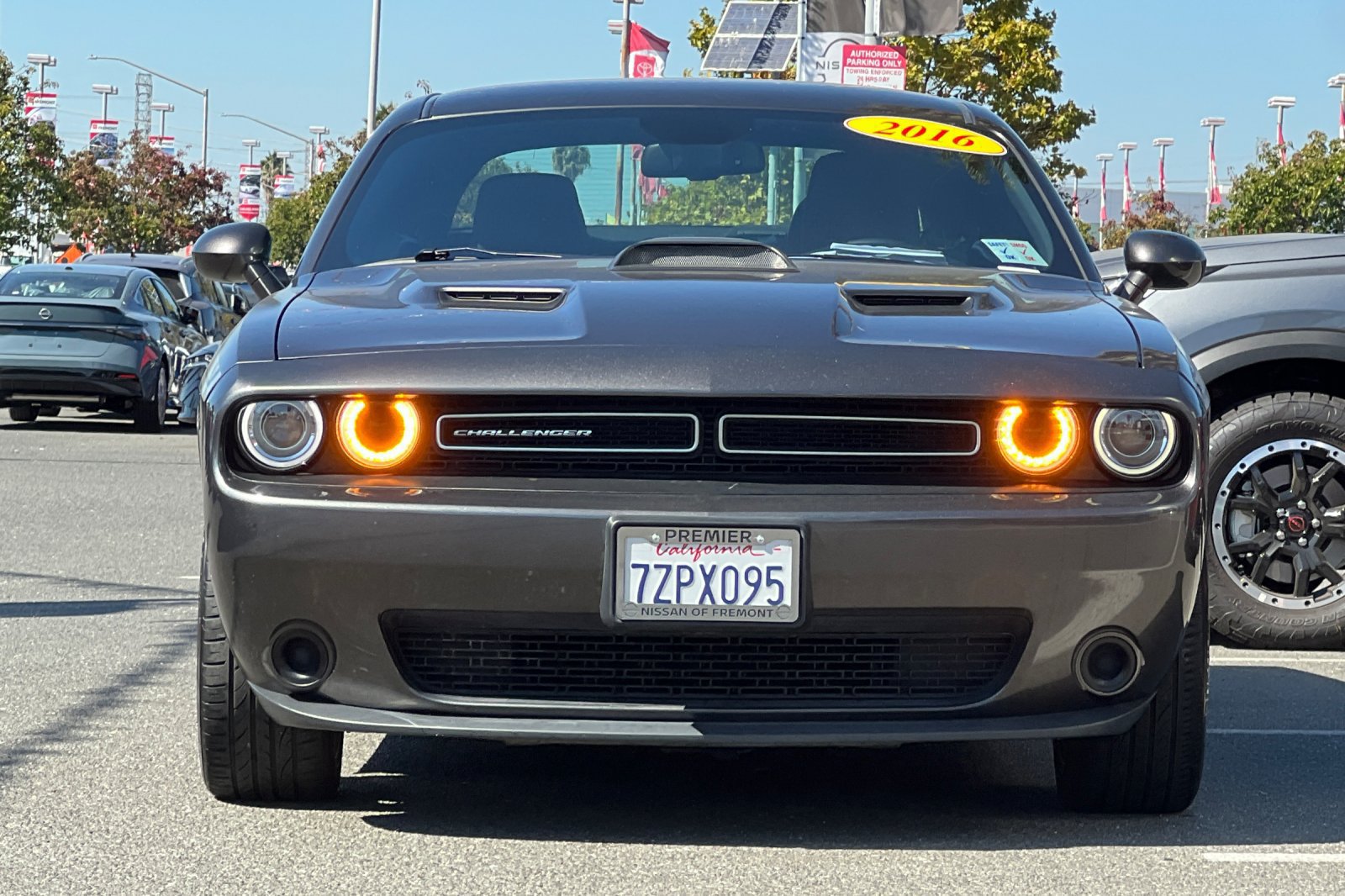 Used 2016 Dodge Challenger SXT RWD image 9