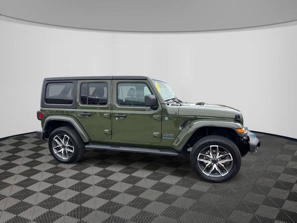Used 2024 Jeep Wrangler Unlimited w/ Convenience Group AWD/4WD image 4