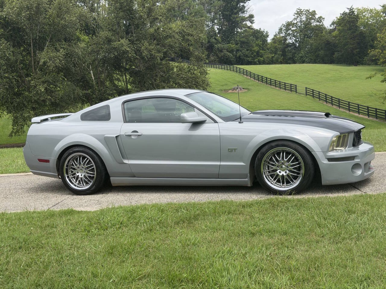 Used 2005 Ford Mustang GT Premium RWD image 16