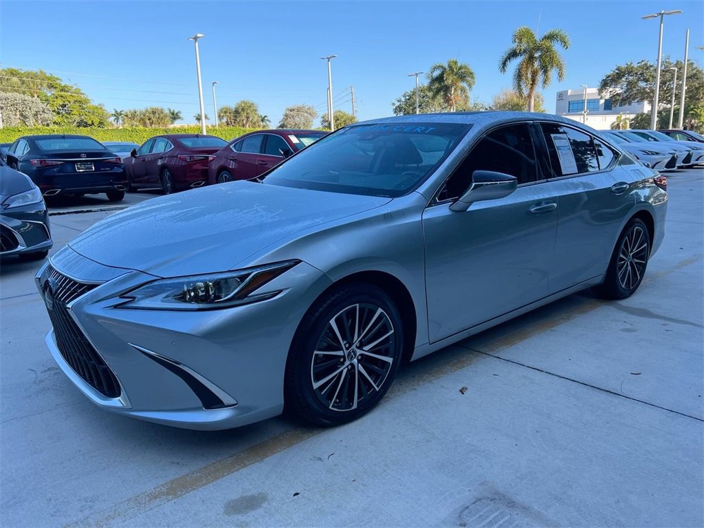Certified 2023 Lexus ES 300h w/ Premium Package image 4