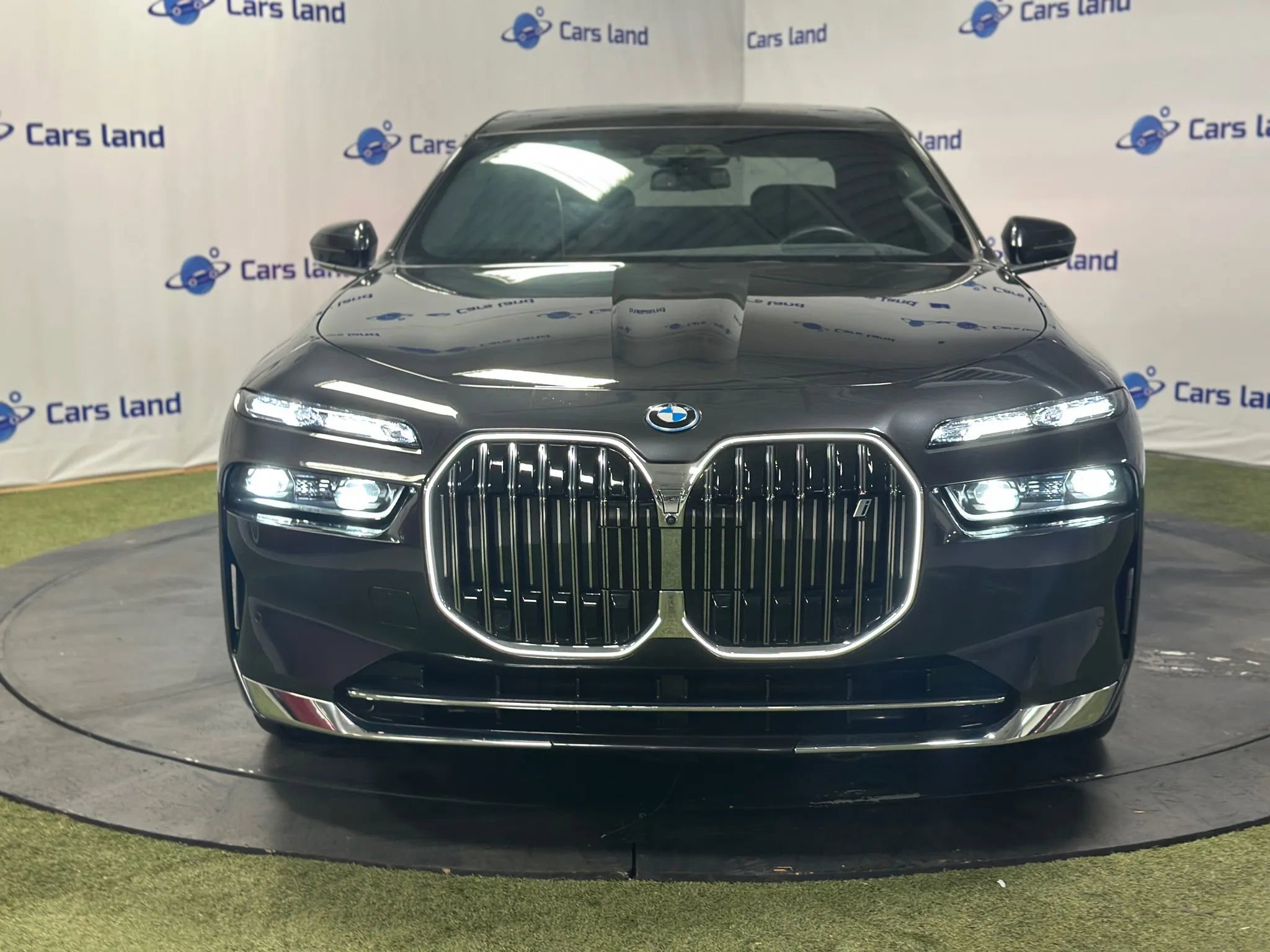 Used 2024 BMW i7 xDrive60 w/ Executive Package AWD/4WD image 9