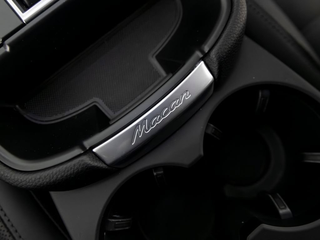 Certified 2026 Porsche Macan AWD/4WD image 31