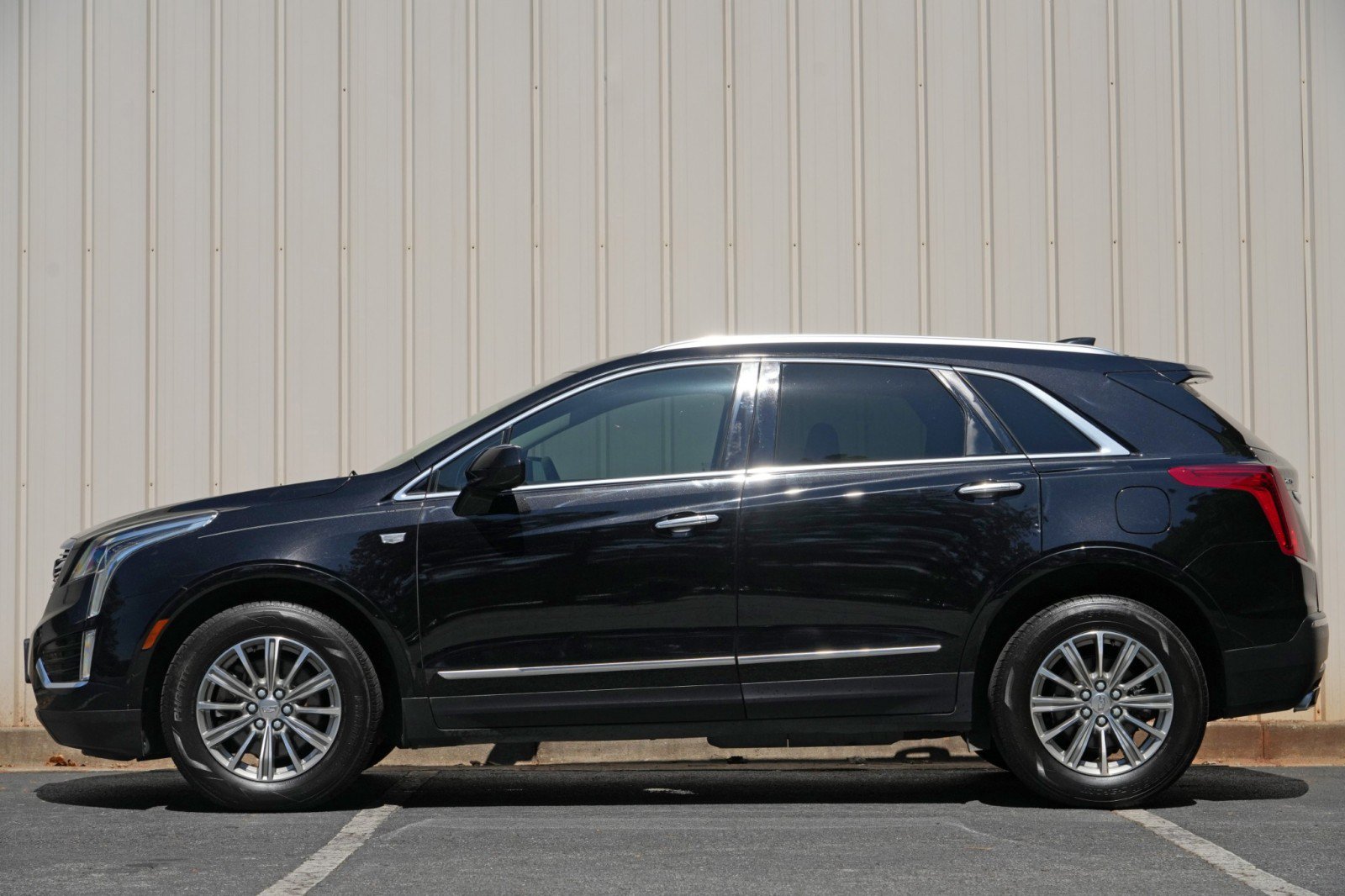 Used 2017 Cadillac XT5 Luxury w/ Driver Awareness Package FWD image 8