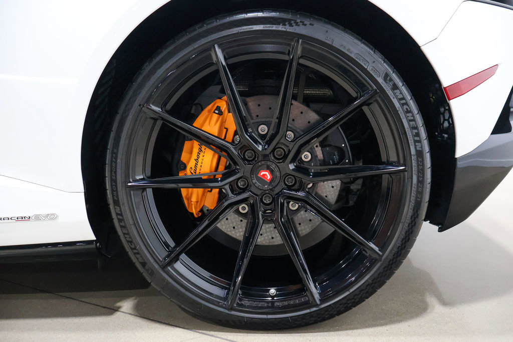 Used 2024 Lamborghini Huracan EVO image 36