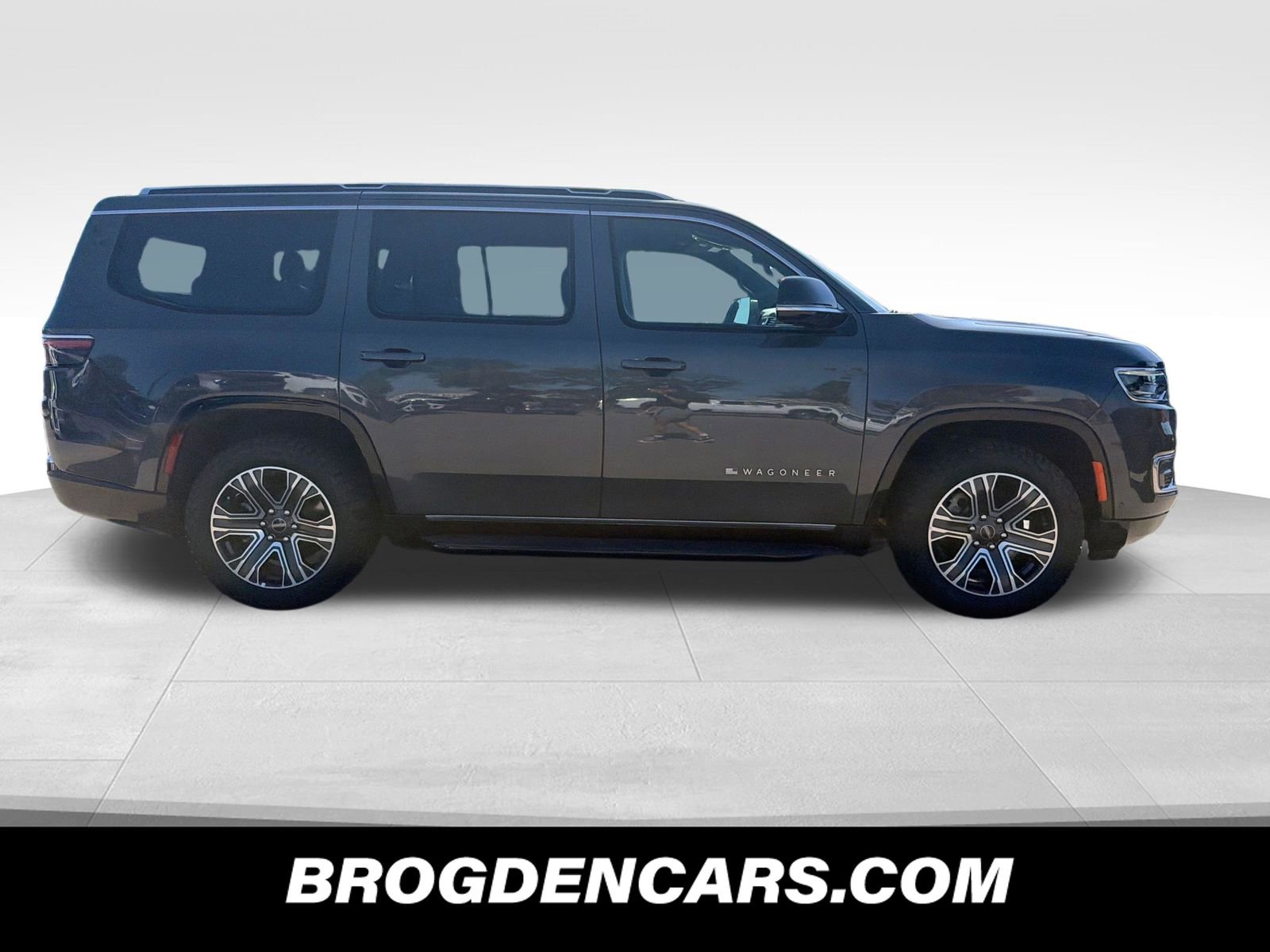 Used 2025 Jeep Wagoneer 4WD image 2
