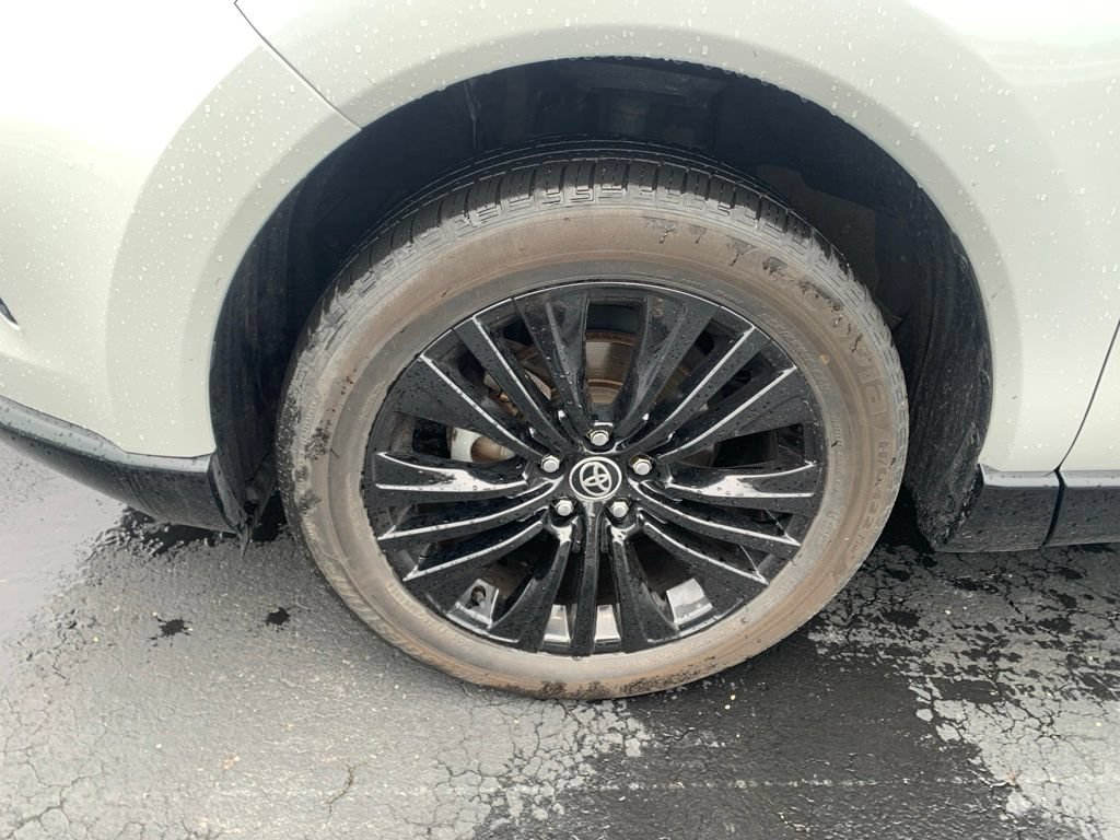 Used 2024 Toyota Venza Nightshade AWD/4WD image 19