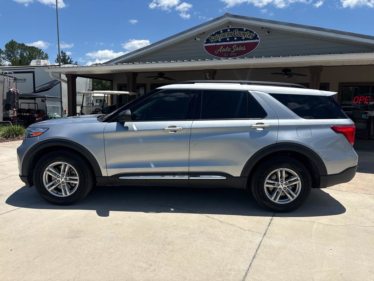 Used 2023 Ford Explorer XLT AWD/4WD image 8
